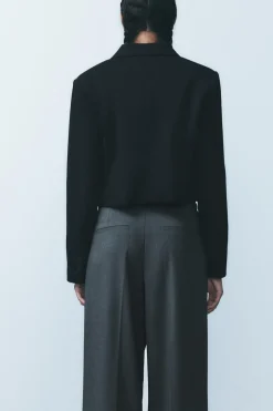 BLAZER ENTALLADA CORTA