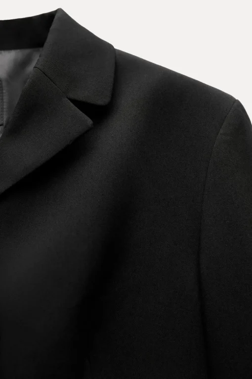 BLAZER ENTALLADA CORTA