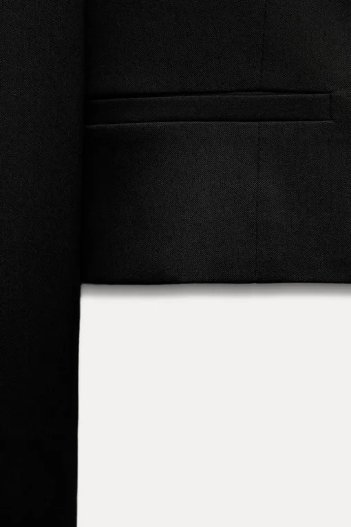BLAZER ENTALLADA CORTA