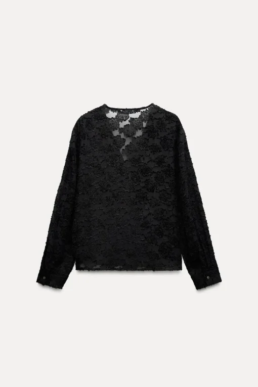 BLUSA TEXTURA BOTÓN DORADO