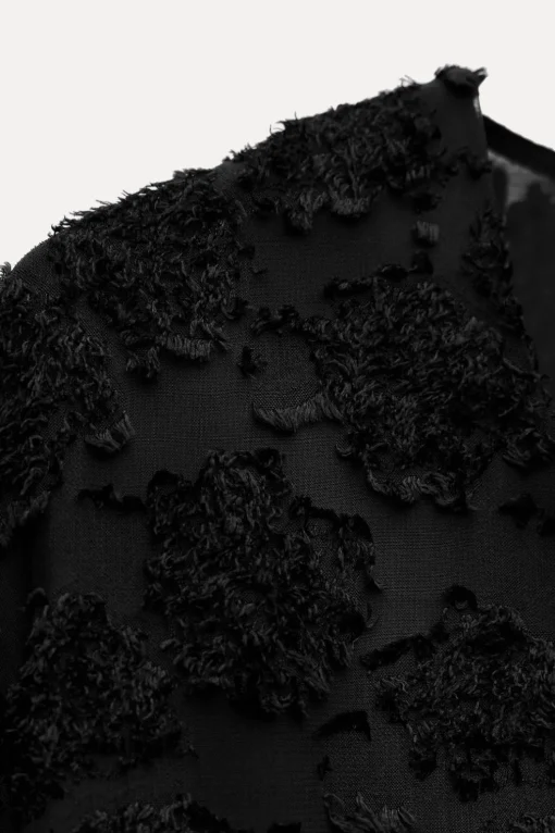 BLUSA TEXTURA BOTÓN DORADO
