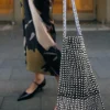 BOLSO DE HOMBRO APLIQUES METÁLICOS