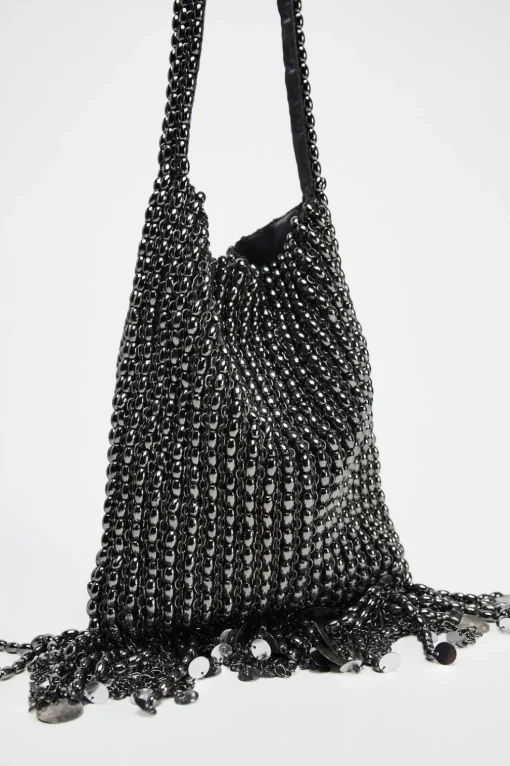 BOLSO DE HOMBRO APLIQUES METÁLICOS