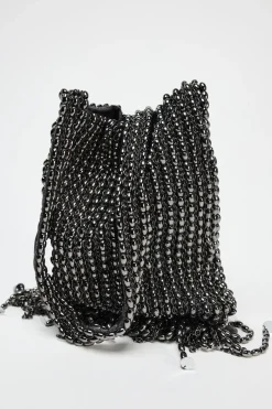 BOLSO DE HOMBRO APLIQUES METÁLICOS