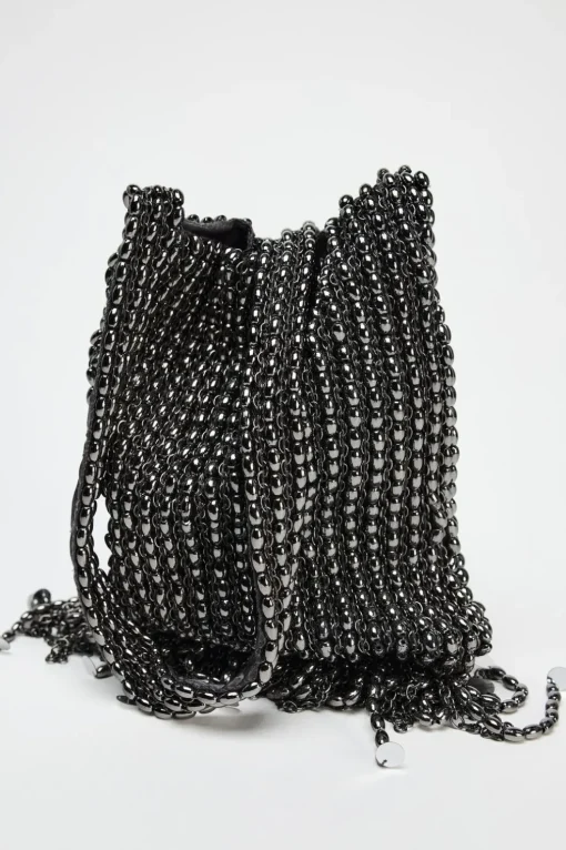 BOLSO DE HOMBRO APLIQUES METÁLICOS