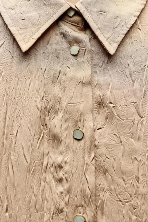 CAMISA SATINADA EFECTO ARRUGADO