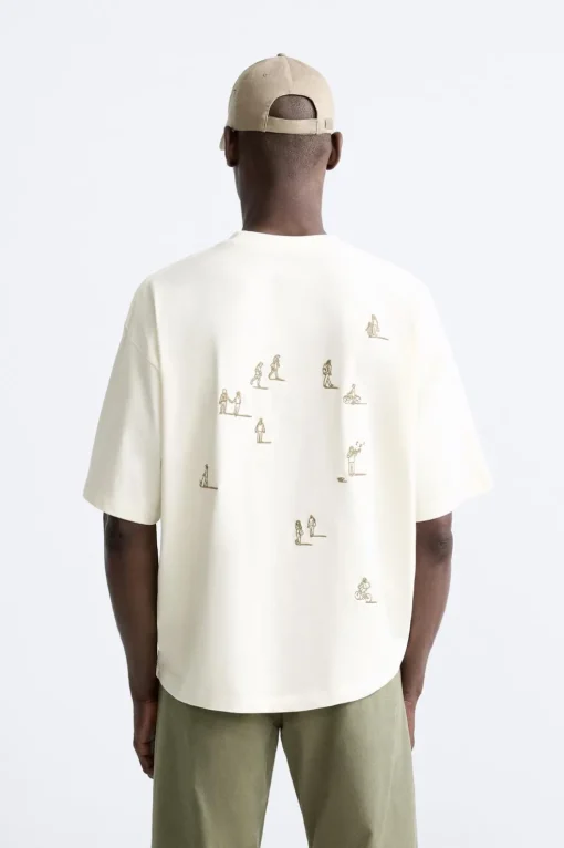 CAMISETA BORDADOS CONTRASTE