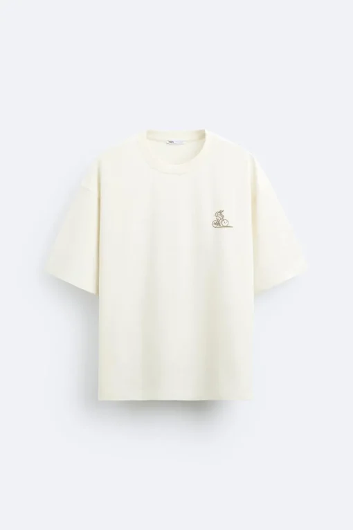 CAMISETA BORDADOS CONTRASTE
