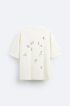 CAMISETA BORDADOS CONTRASTE