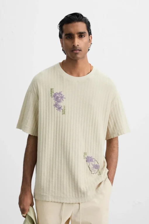 CAMISETA ESTRUCTURA BORDADOS