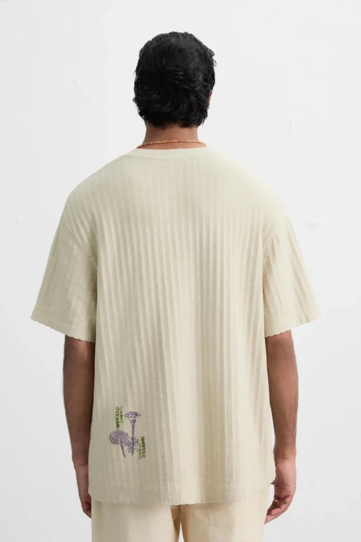 CAMISETA ESTRUCTURA BORDADOS