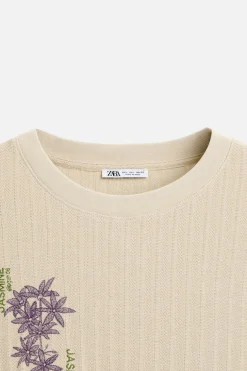 CAMISETA ESTRUCTURA BORDADOS