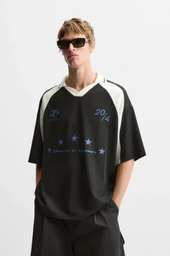 CAMISETA POLO COLOR BLOCK TEXTOS