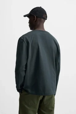 CAMISETA TEXTO BORDADO