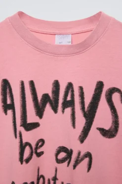 CAMISETA TEXTO GRAFFITI