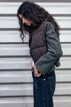 CHALECO CROP ACOLCHADO ENGOMADO