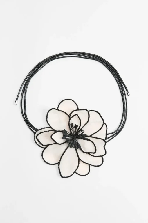 COLLAR CORDÓN FLOR
