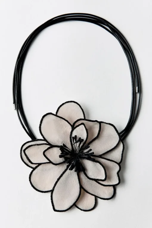 COLLAR CORDÓN FLOR
