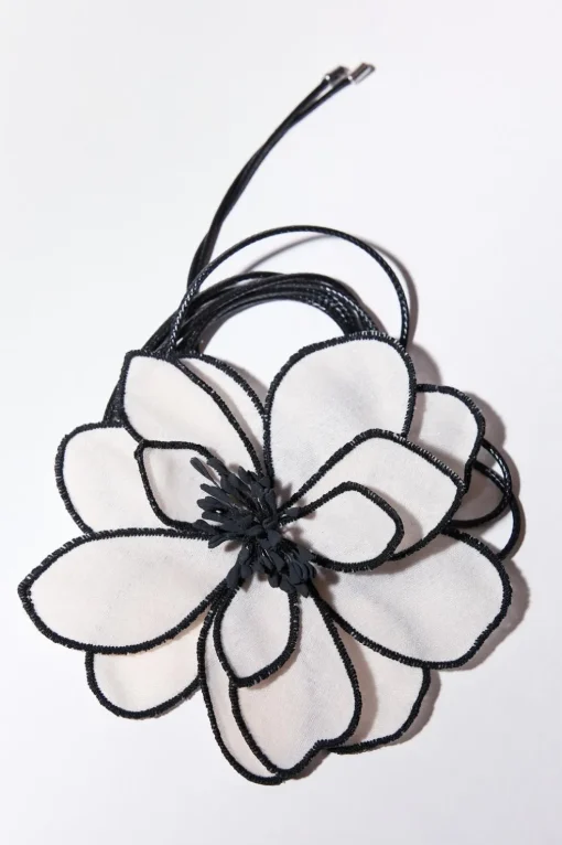 COLLAR CORDÓN FLOR