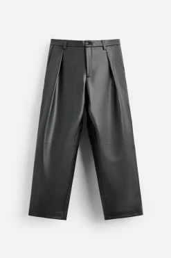 PANTALÓN EFECTO PIEL PLIEGUES
