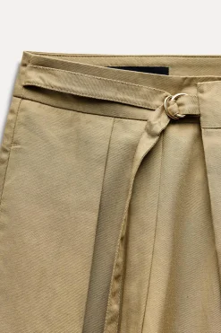 PANTALÓN PINZAS HEBILLA