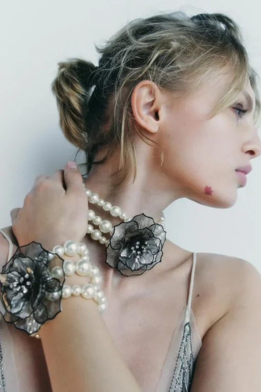 PULSERA PERLAS FLOR BRILLOS
