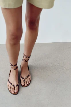 SANDALIA PLANA ESTAMPADO ANIMAL