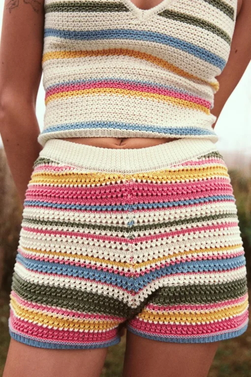 SHORTS CROCHET RAYAS
