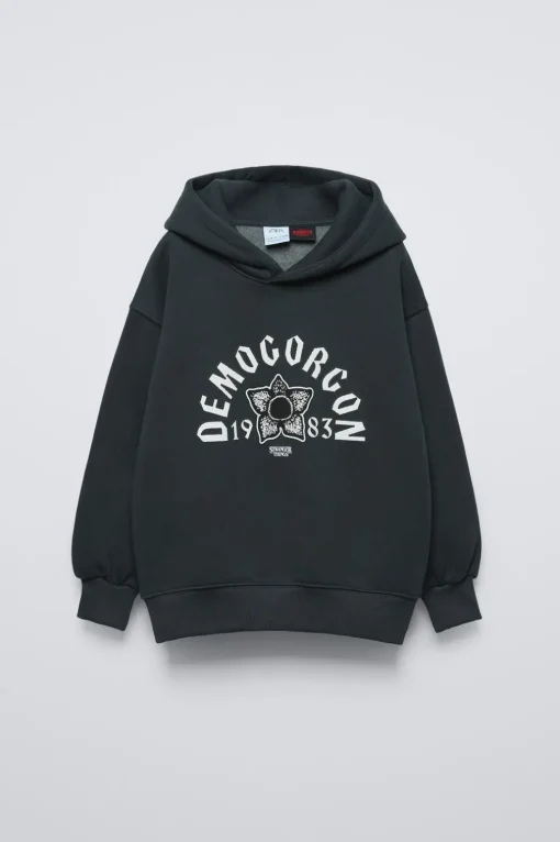 SUDADERA CAPUCHA STRANGER THINGS ™/ © NETFLIX