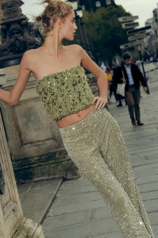 TOP CORTO DESFLECADO LENTEJUELAS