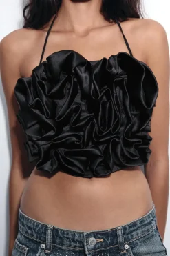 TOP SATINADO HALTER FLOR RELIEVE