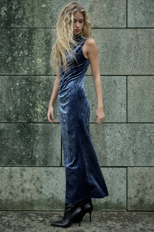 VESTIDO MIDI DRAPEADO TERCIOPELO
