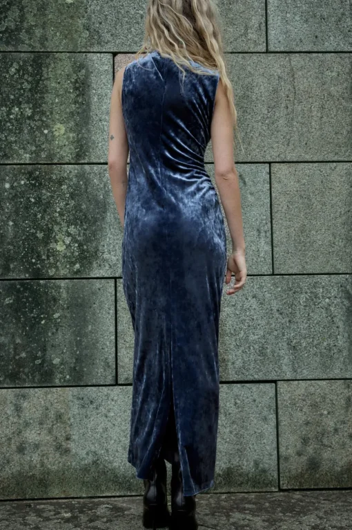 VESTIDO MIDI DRAPEADO TERCIOPELO