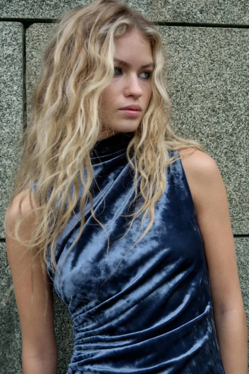 VESTIDO MIDI DRAPEADO TERCIOPELO