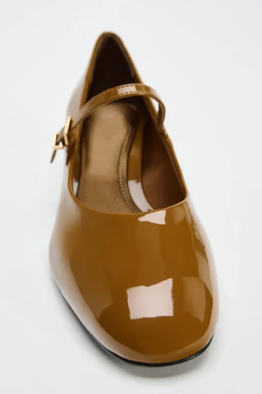 ZAPATO TACÓN ANCHO PULSERA