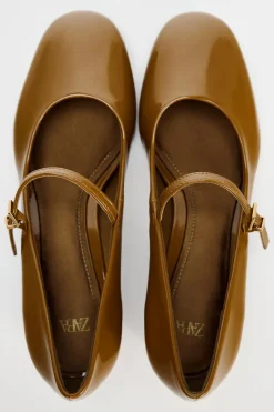 ZAPATO TACÓN ANCHO PULSERA