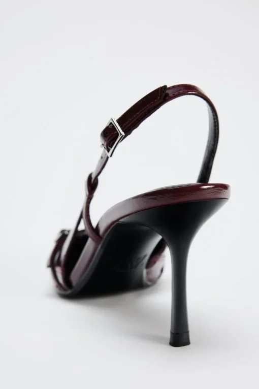 ZAPATO TACÓN TIRAS HEBILLA